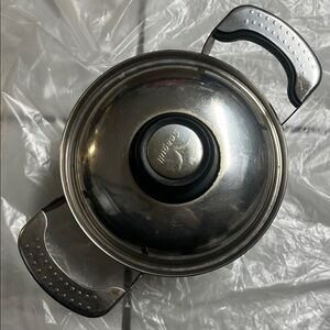 Stainless Steel Pot with Handles second hand pot buy as what you see 7”W 4”deep